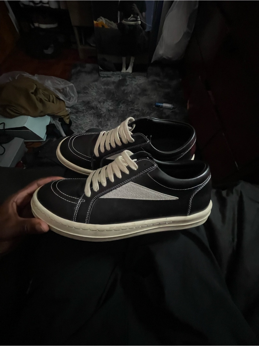 RICK OWENS
Vintage low-top leather sneakers